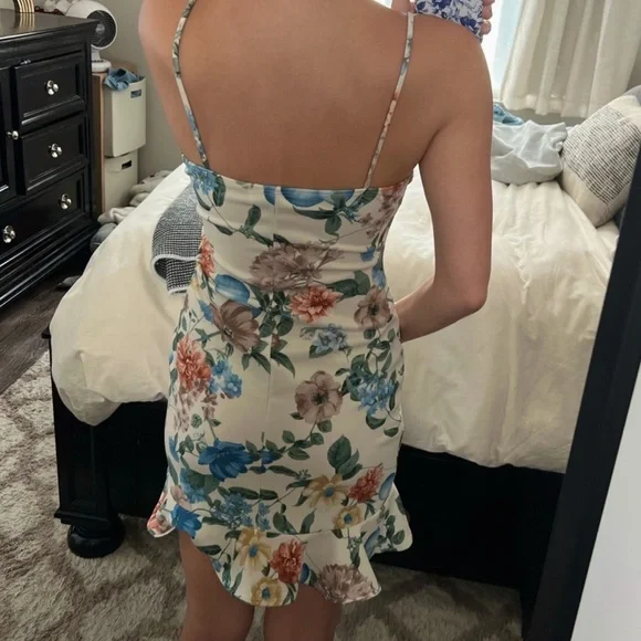 Off-White Floral Ruffle Bottom Mini Dress in M (US 4) - Picture 3 of 6